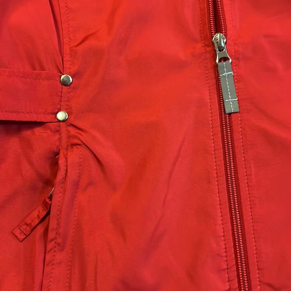 NWOT. Jones New York Red Packable Rain Jacket. M - Picture 4 of 6